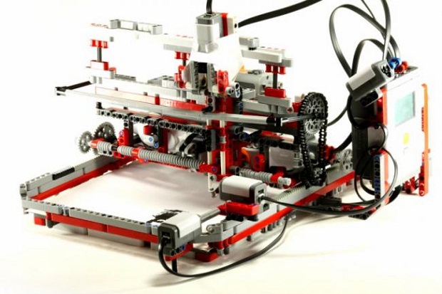 Школьник создал принтер из Lego конструктора